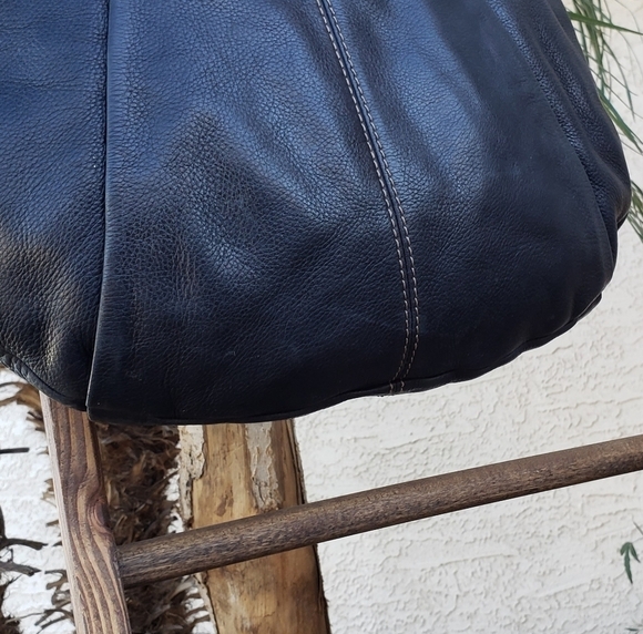 - Ellington Leather‎ Hobo Bag - Picture 5 of 10